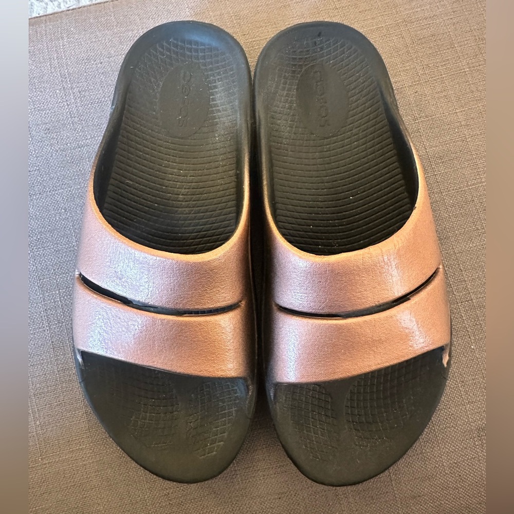 OOFOS Metallic Bronze Women’s Slide Sandals